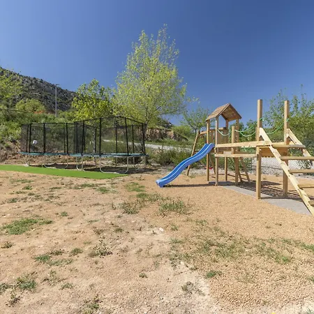 Alos Holiday park *